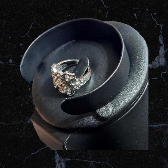 Womens Crystal Filled Hearts Ring, Silver Tone, Size 9, Fair Condition - Picture 8 of 10